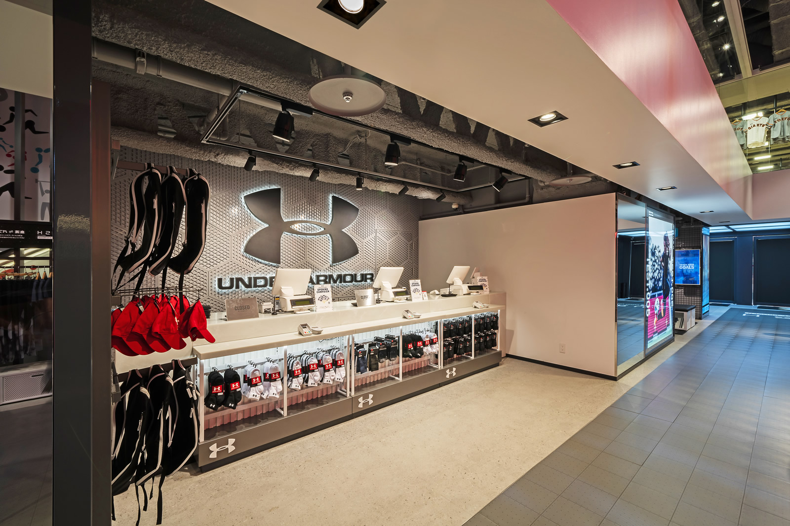 UNDER ARMOUR